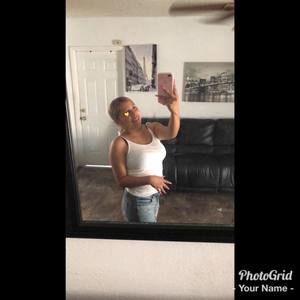 Meet your Posher, Stephanie